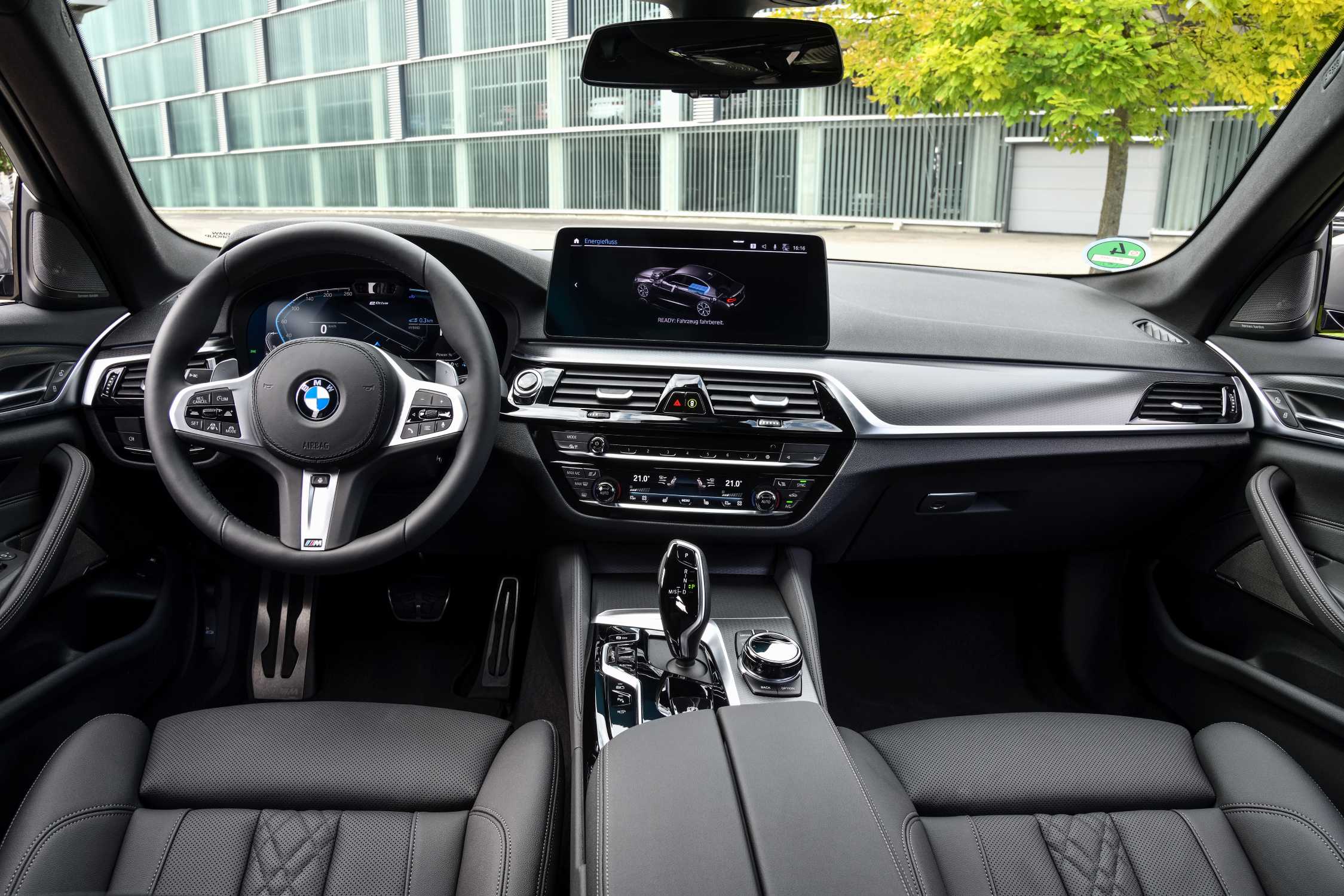 The new BMW 545e xDrive Sedan (08/2020).
