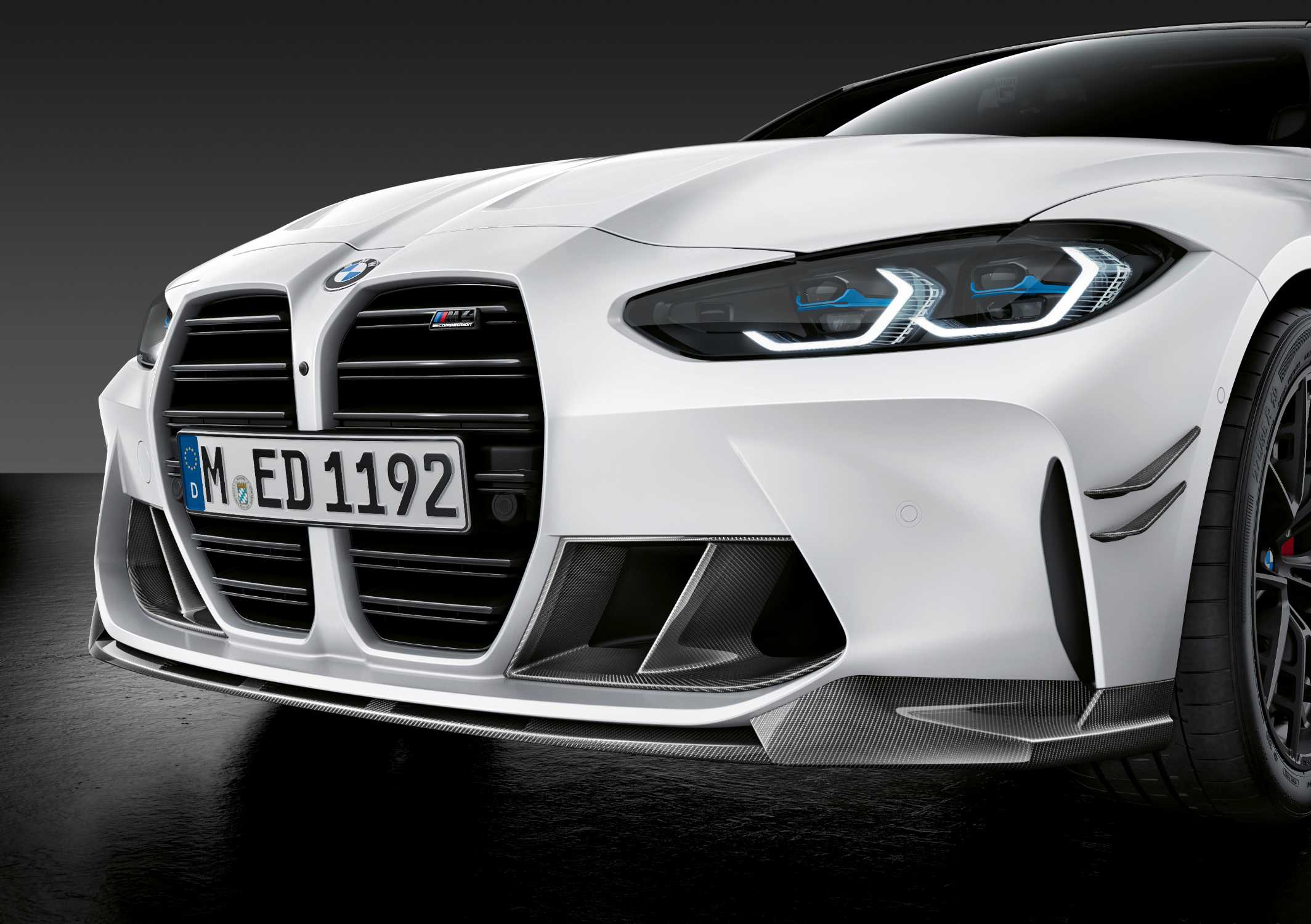 The new BMW M4 Competition Coupé, M Performance front attachment in carbon fiber (09/2020).