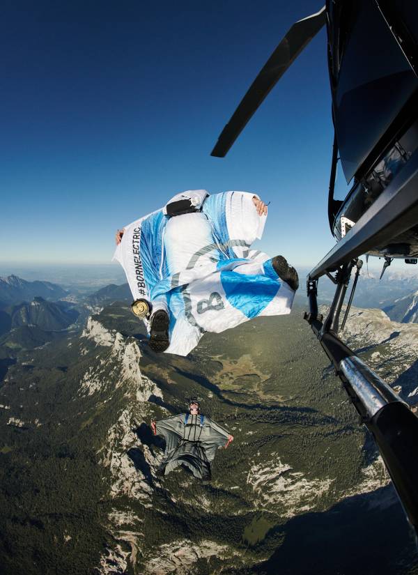 Enlighten Overholdelse af latin Electric mobility in new spheres: The first electrified wingsuit flight,  powered by BMW i.