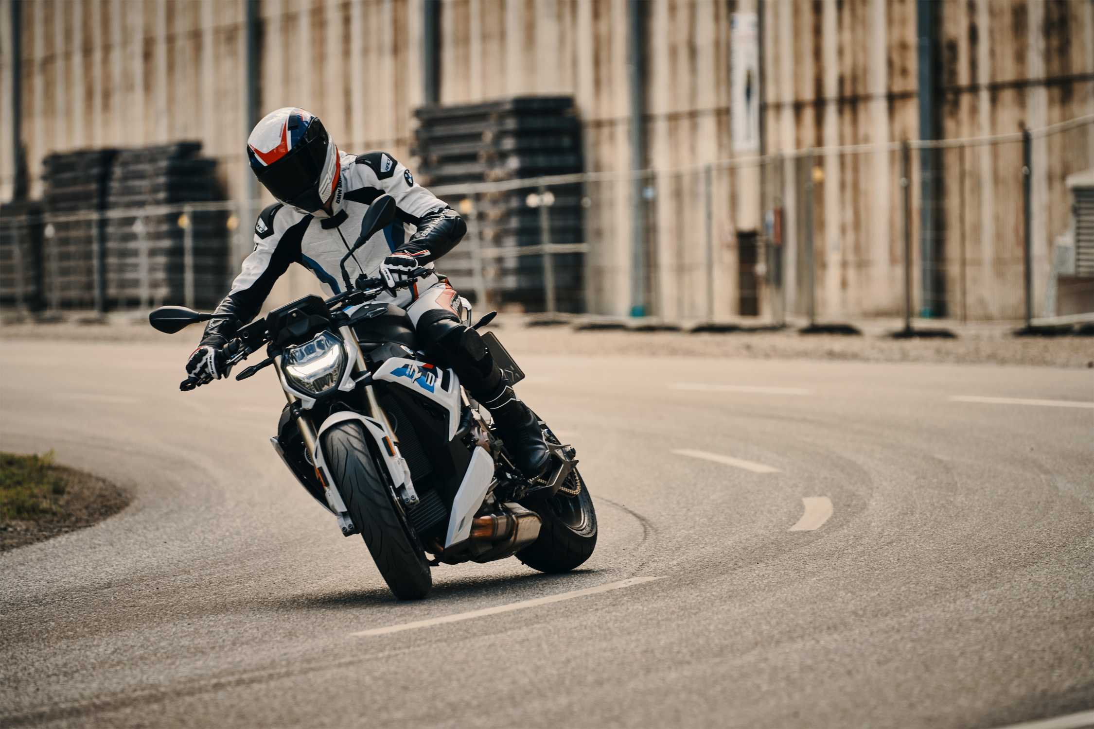 The new BMW S 1000 R in action. (11/2020)