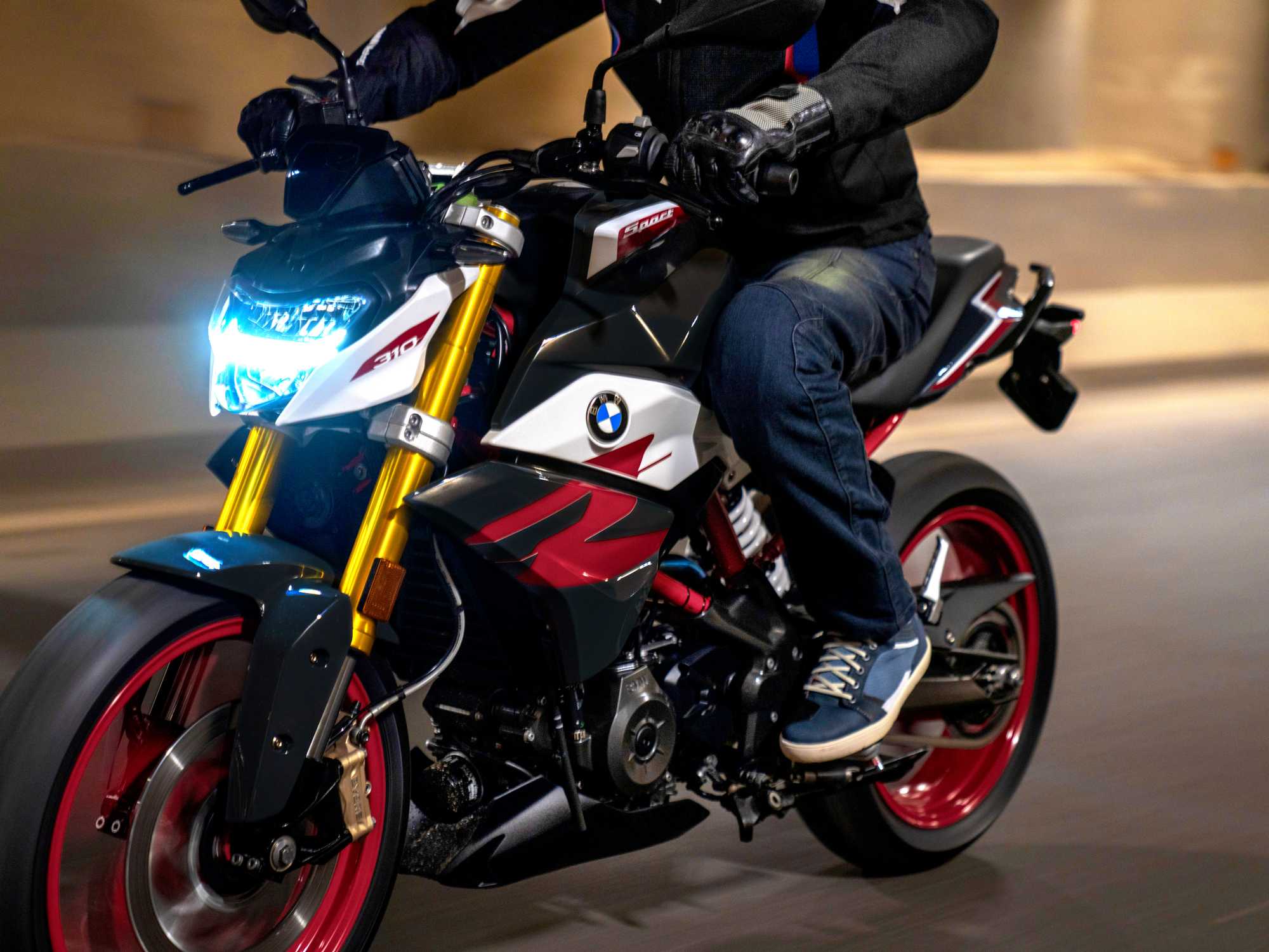 The new BMW G 310 R. (11/2020)