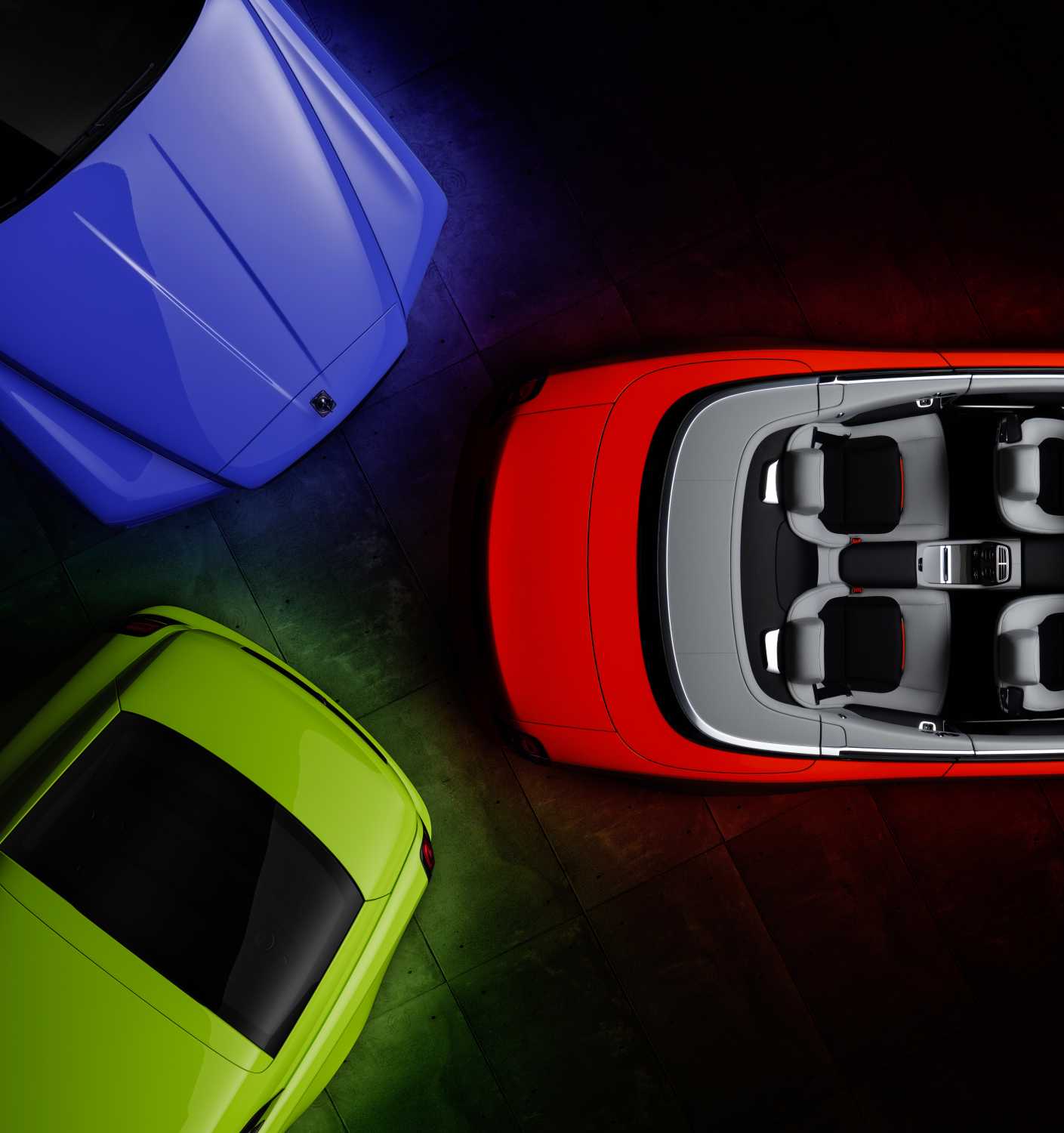 ROLLS-ROYCE LIGHTS UP BADGE FAMILY WITH 'NEON PAINT