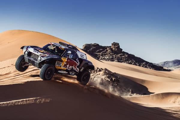 Rallye Dakar 2021 – Sechster Gesamtsieg für MINI: Rekordsieger und MINI  Switzerland Markenbotschafter Stéphane Peterhansel triumphiert in seinem  MINI JCW Buggy.