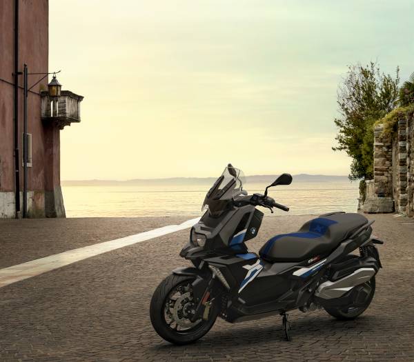  BMW Motorrad presenta los nuevos BMW C X y C GT.