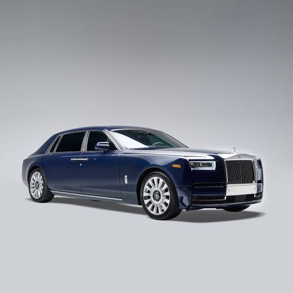 2021 Rolls-Royce Ghost Wins Luxury Car of the Year Award