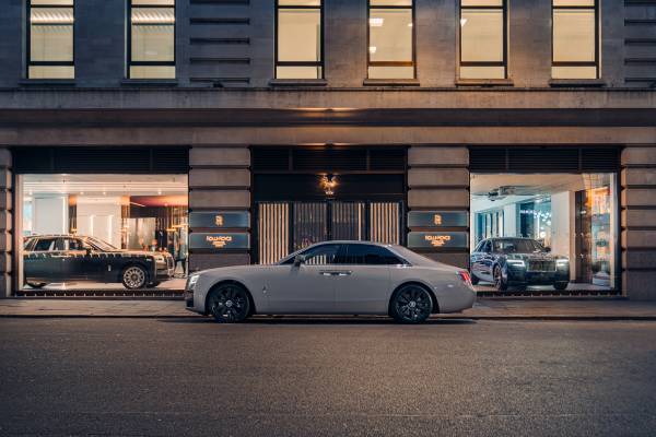 The coachline of a RollsRoyce is painted by the steadiest of hands It is  a symbol of uncompromising craftsmanship This is the story of how our   By RollsRoyce Motor Cars 