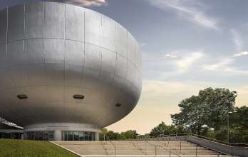 BMW Museum exterior view. (Copyright Paul Bosek) (05/2021)