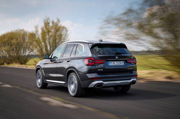 Der neue BMW X3 und der neue BMW X4.