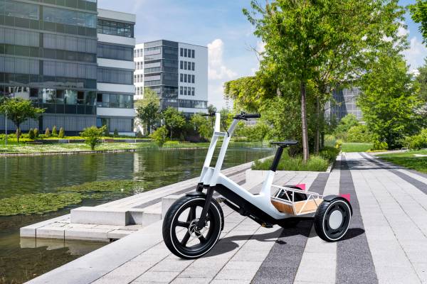 Tilmeld forsigtigt anker Stimulating ideas for urban mobility: BMW Group Research unveils innovative  concepts for cargo bike and e-scooter.