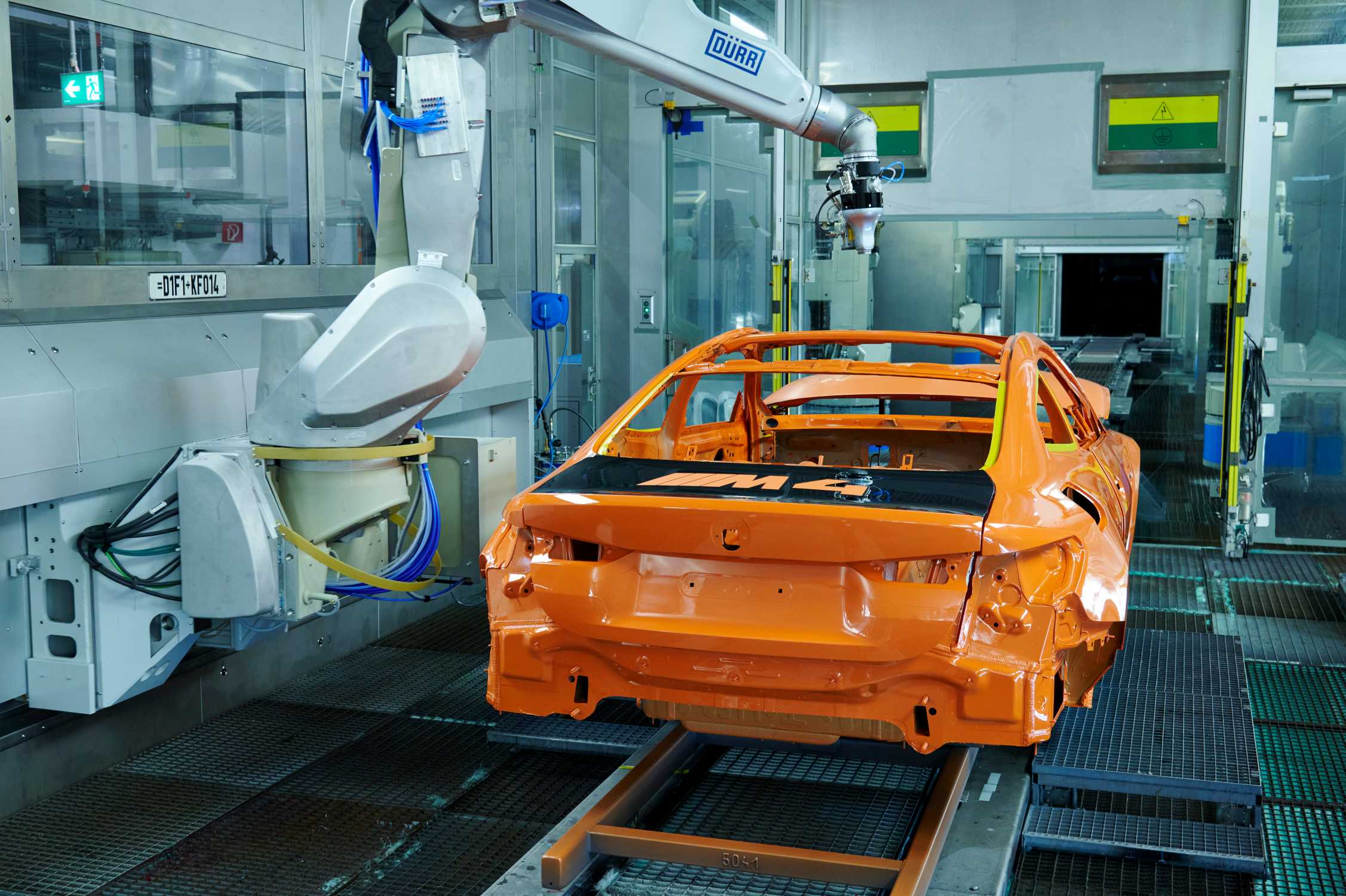 BMW Group Plant Dingolfing pilots new paint process. Oversprayfree