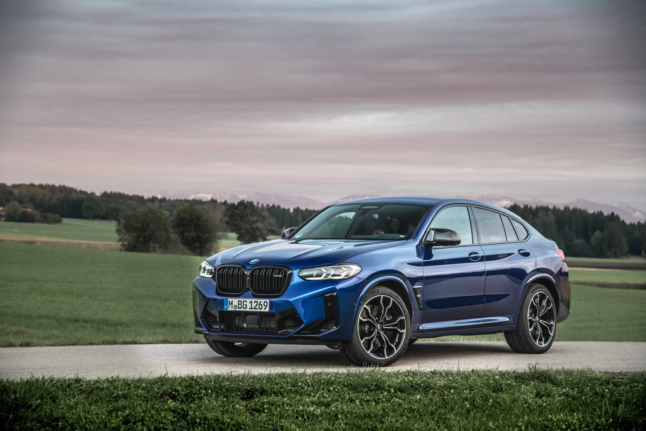 BMW X4M Marina Bay Blue metallic (11/2021).