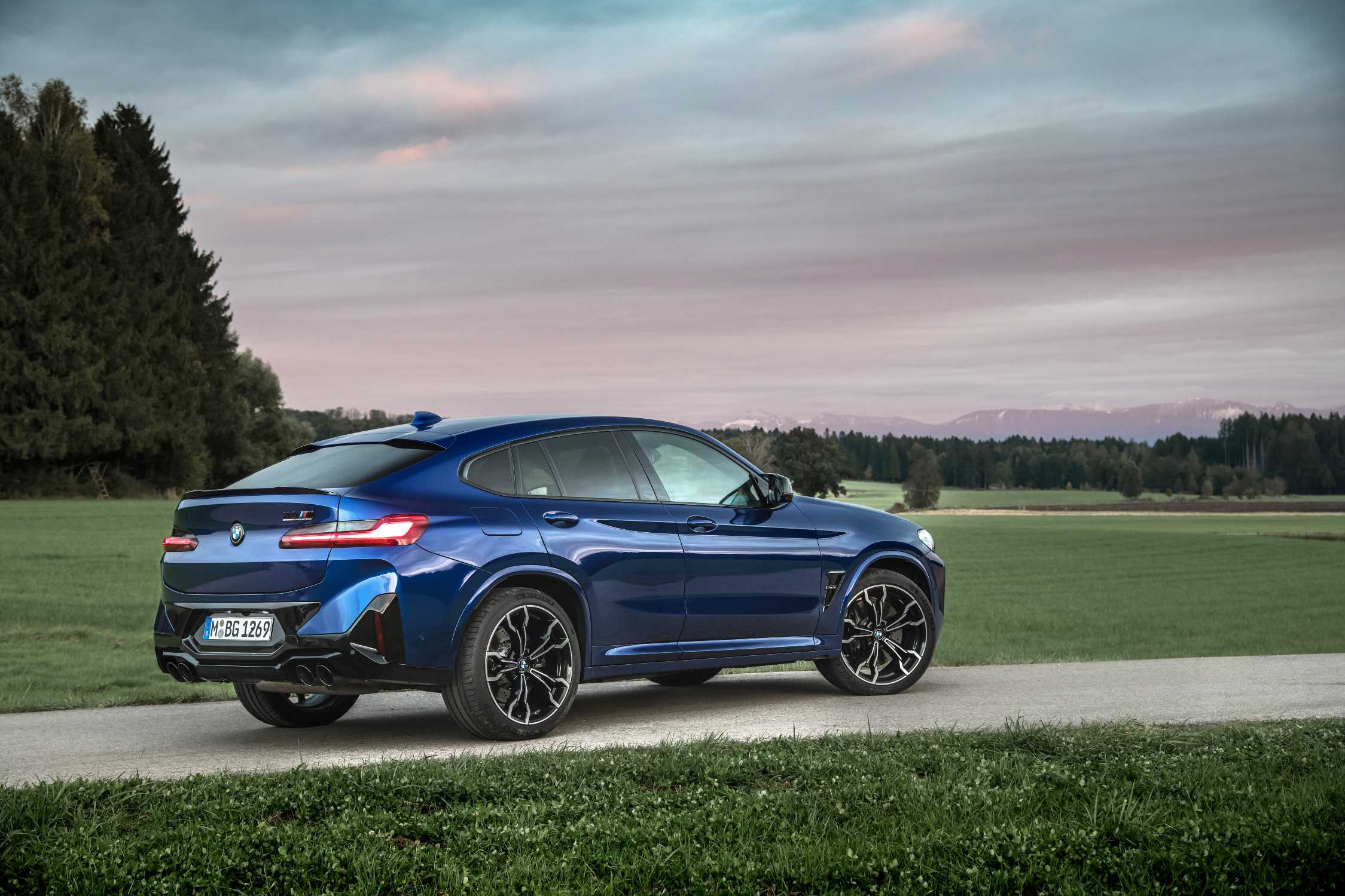 BMW X4M Marina Bay Blue metallic (11/2021).