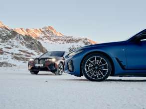 The BMW iX and BMW i4 on Ice and Snow. Sölden, Austria (12/2021).