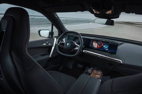 The new BMW iX M60 (01/2022).