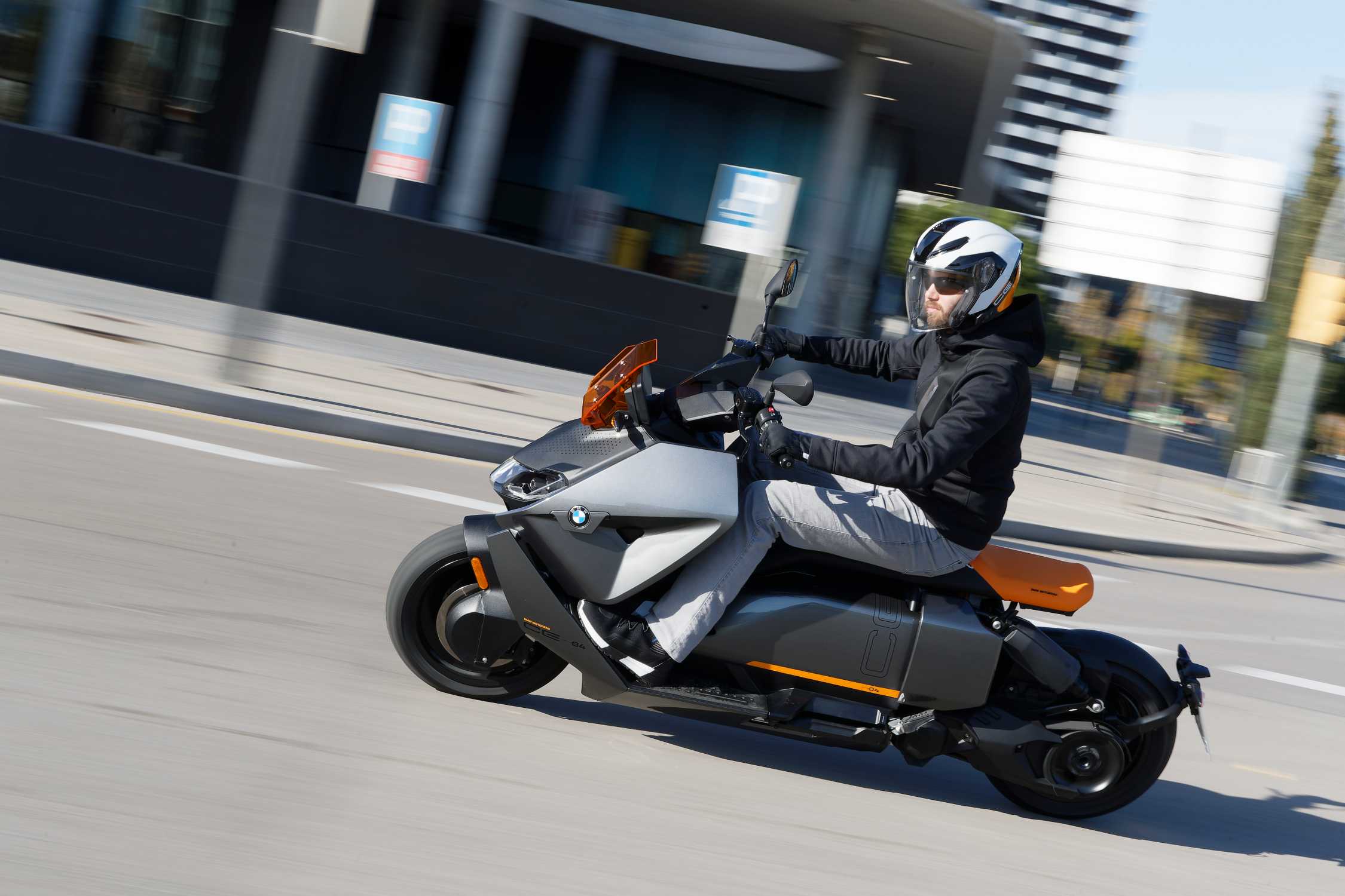 BMW CE 04 riding shots. (01/2022)