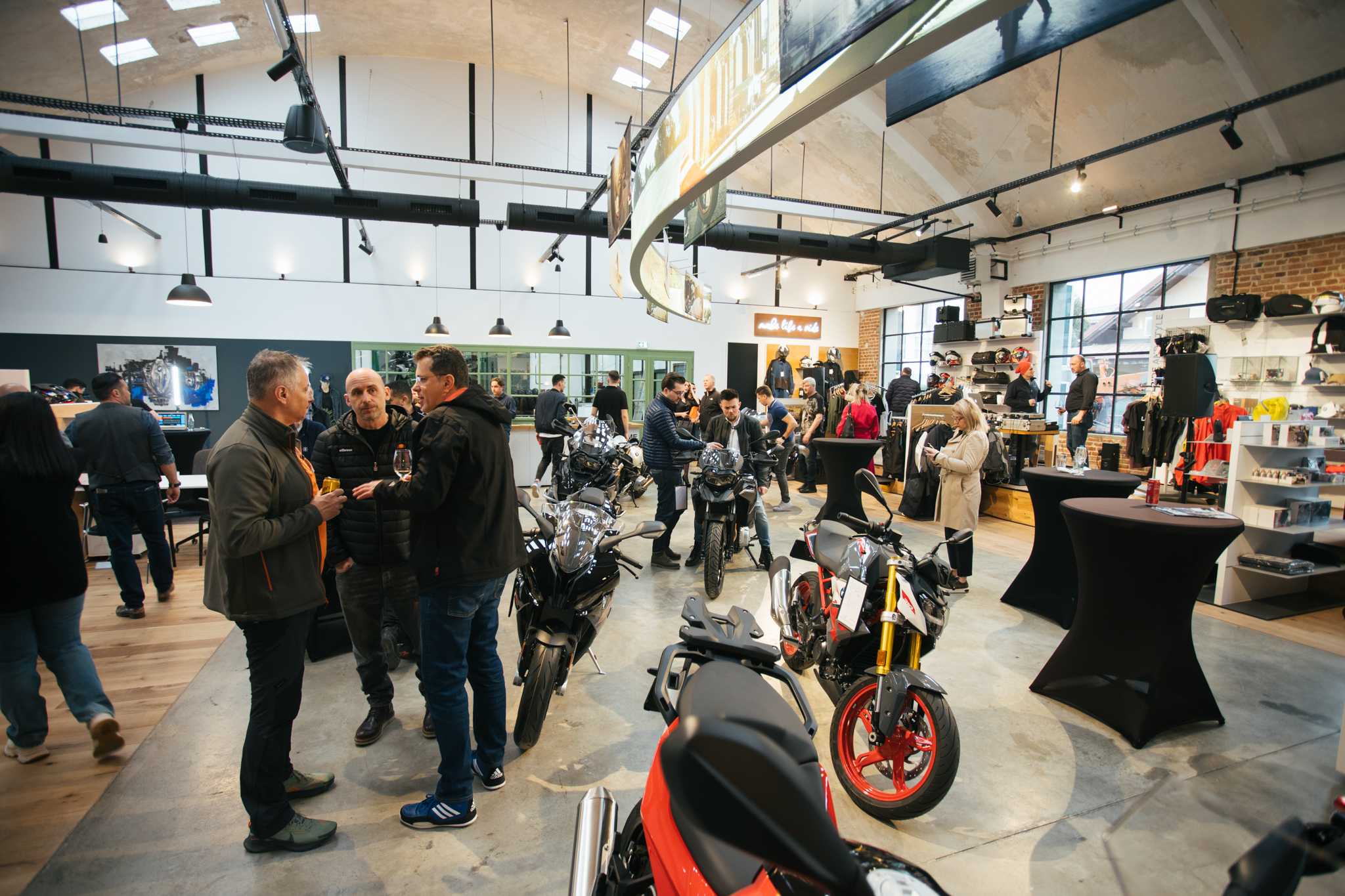 BMW Motorrad MOTOHUB Bucharest, Romania, Dealer (04/2022)