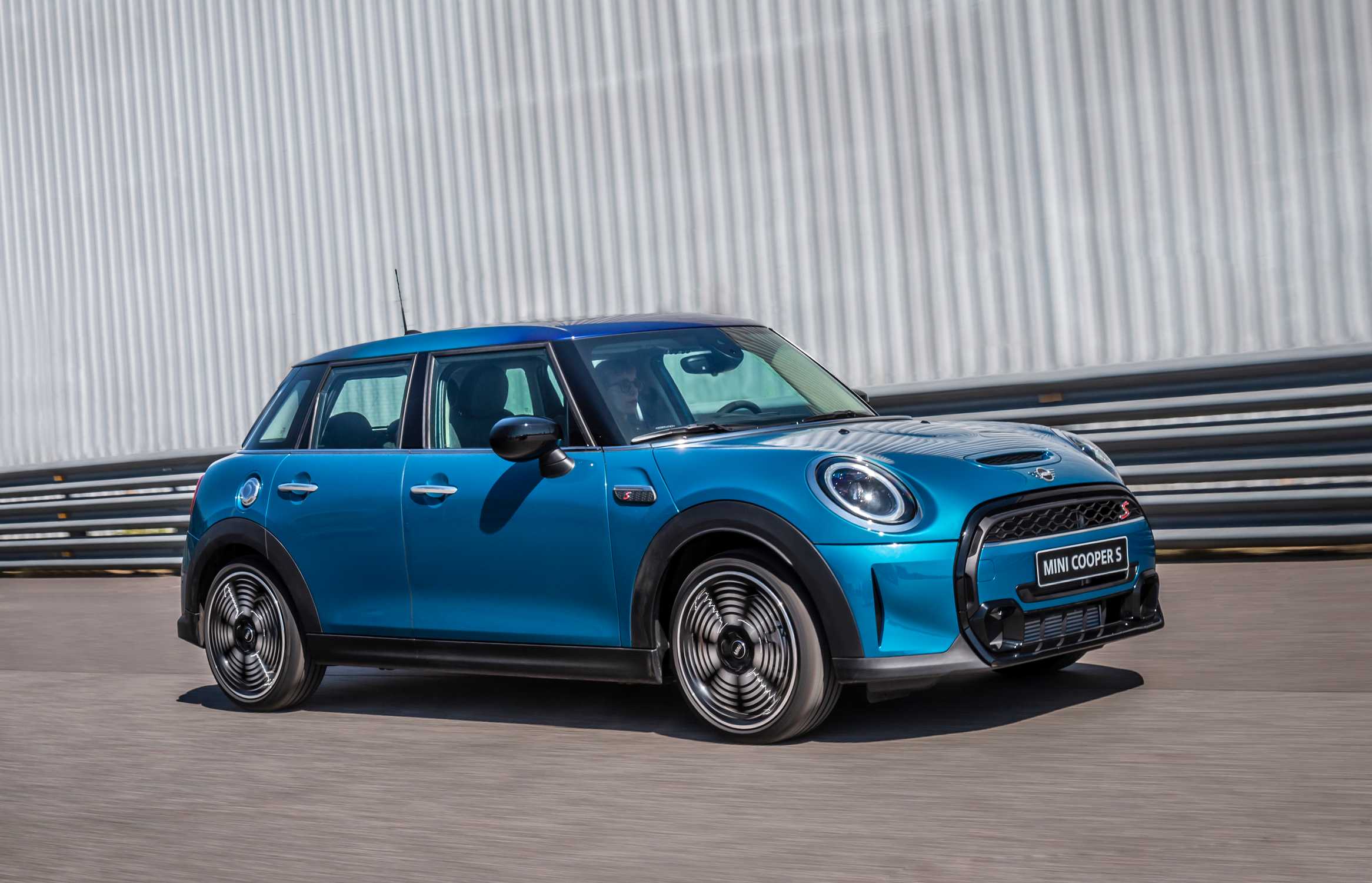 El nuevo MINI Cooper y Cooper S ya está disponible en argentina