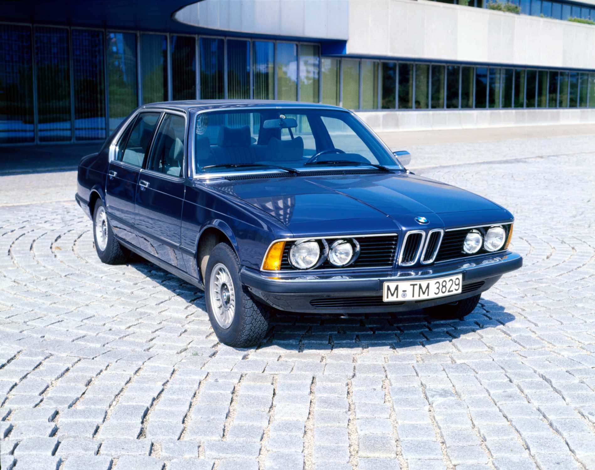 The new BMW 7 Series - Previous Generations (04/2022).