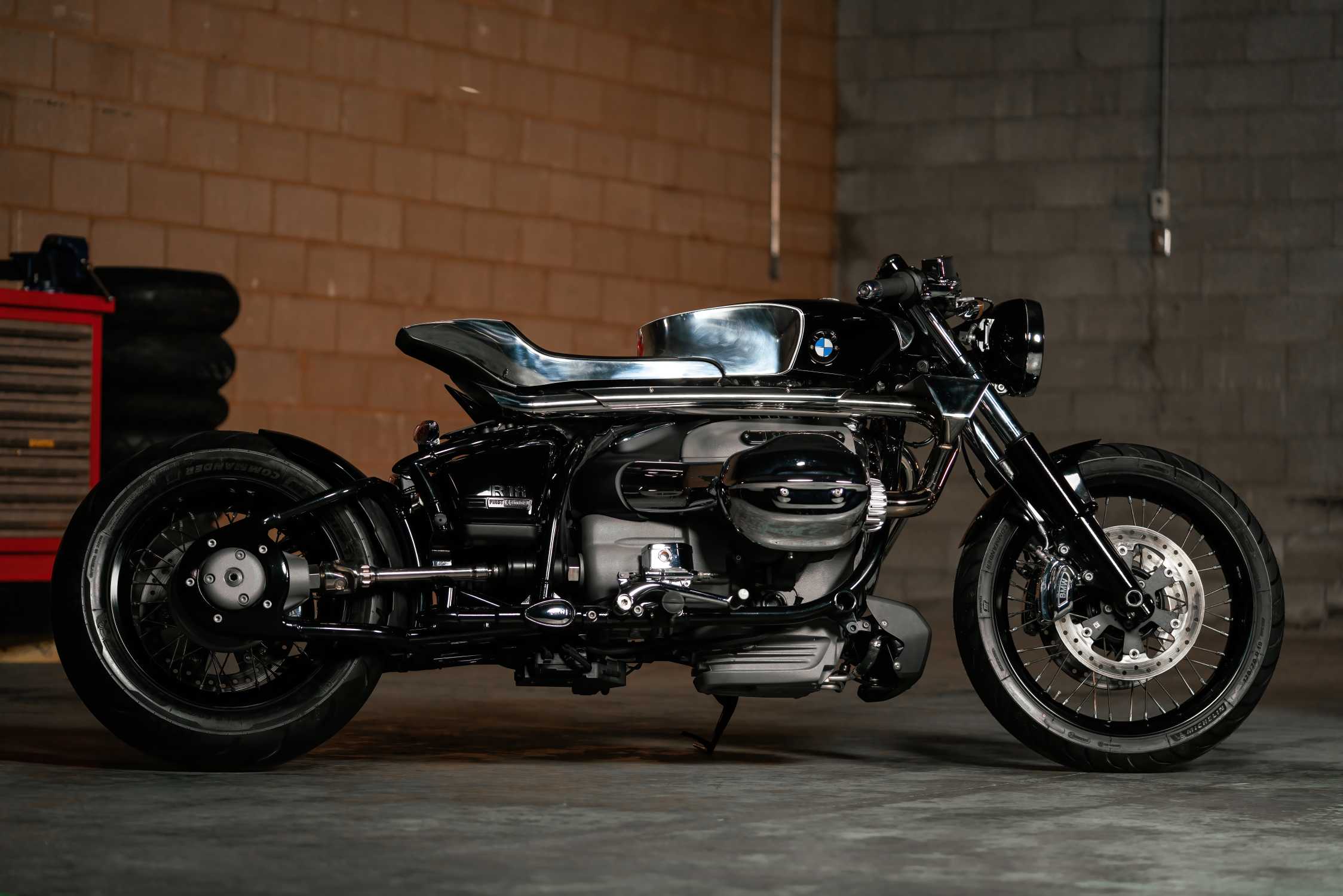 Spectacular BMW R 18 custom motorcycles from Canada. R 18 Future Café by Jay Donovan. (04/2022)