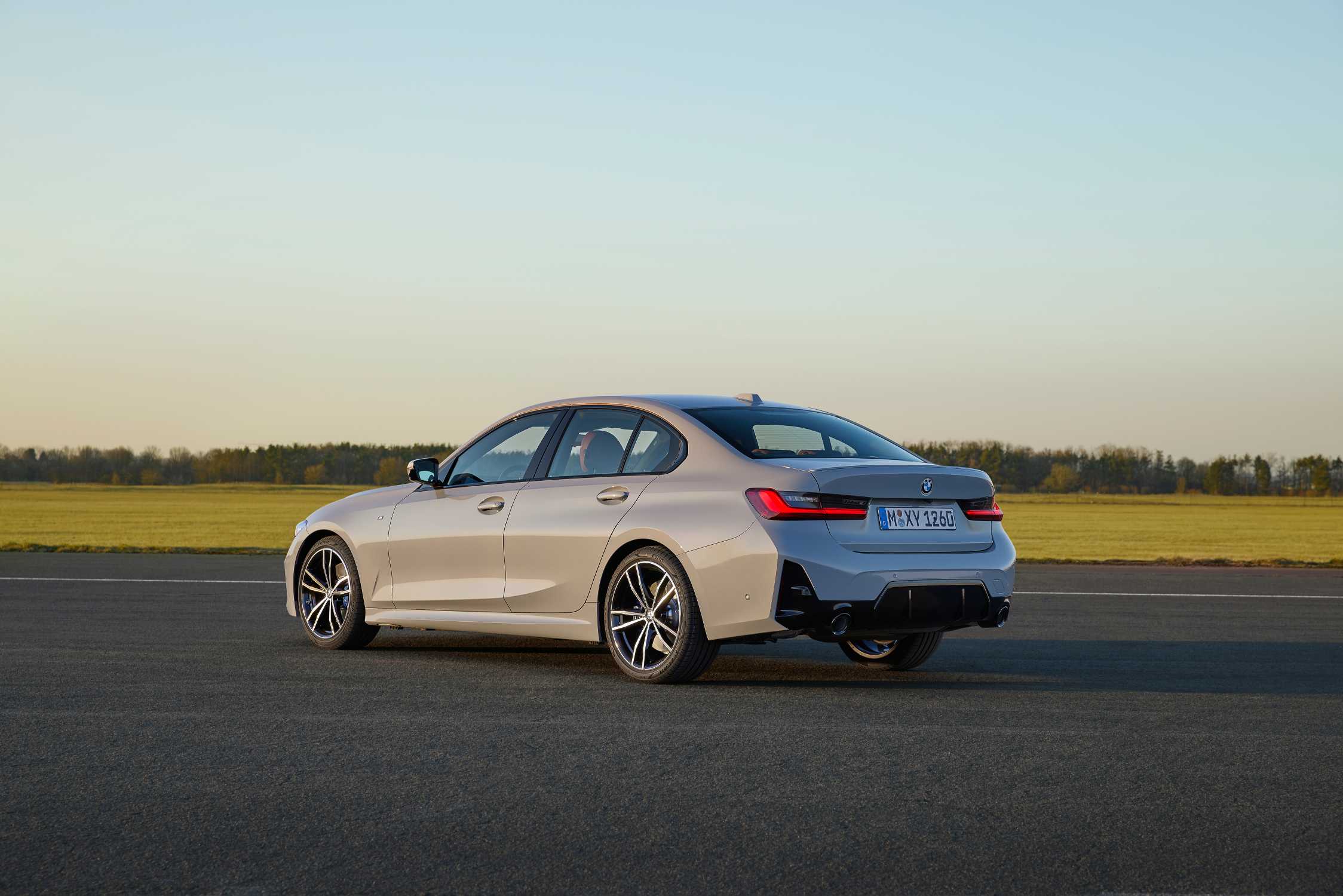 The New Bmw Series Sedan M Brooklyn Grey Metallic Rim Styling M Bicolor