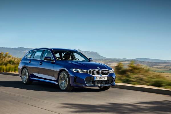 Nuova BMW Serie 3 Touring, più spazio alla sportività
