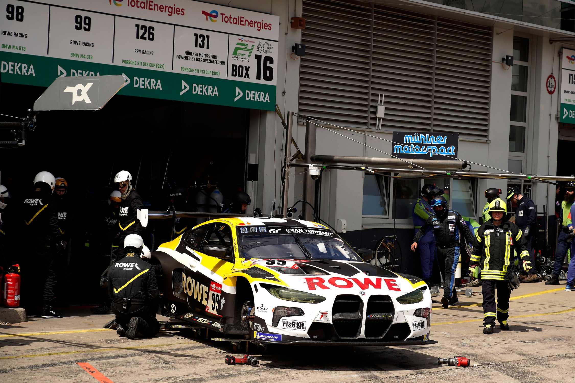 BMW M4 GT3: ROWE RACING with kilometers in the lead and bad luck in the anniversary race