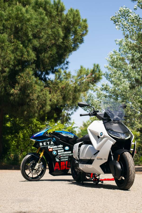  BMW Motorrad Hellas apoya al grupo de estudiantes REM-IHU de la Universidad Internacional de Grecia.