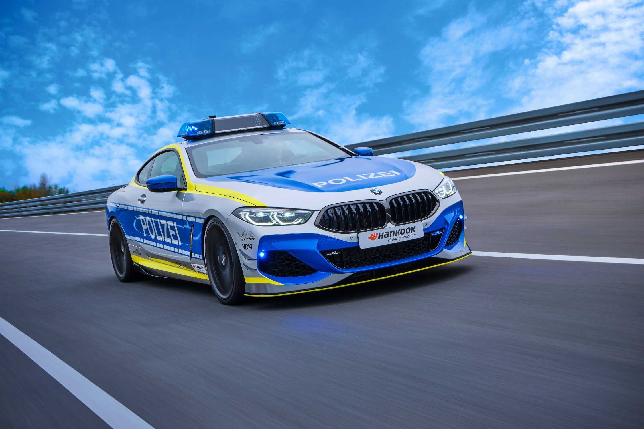 BMW zeigt Autos für Feuerwehr, Polizei und Notarzt