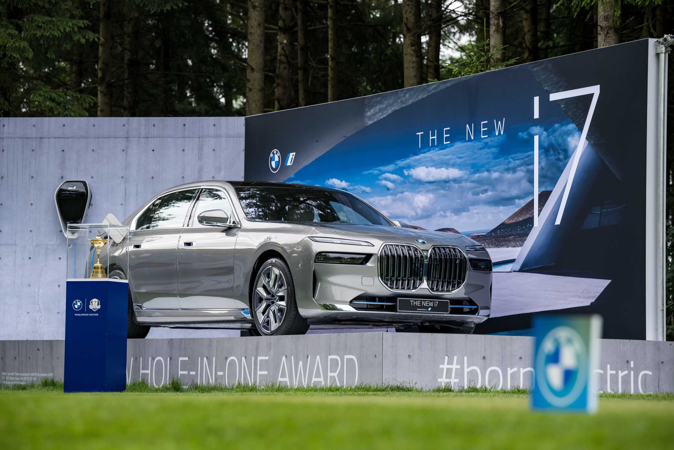 BMW International Open: The first all-electric BMW 7 Series in history is the 2022 Hole-in-One Award.