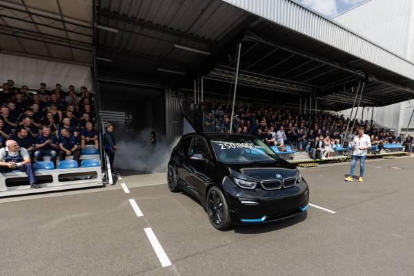 The electric pioneer on the home stretch: Production of the BMW i3 comes to  a close with an anniversary and the exclusive HomeRun Edition.