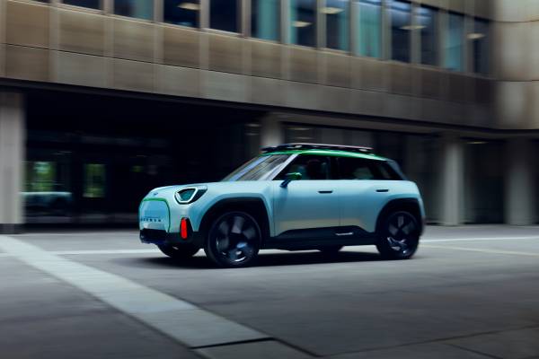 The MINI Concept Aceman: the first all-electric crossover model in the new  MINI family.