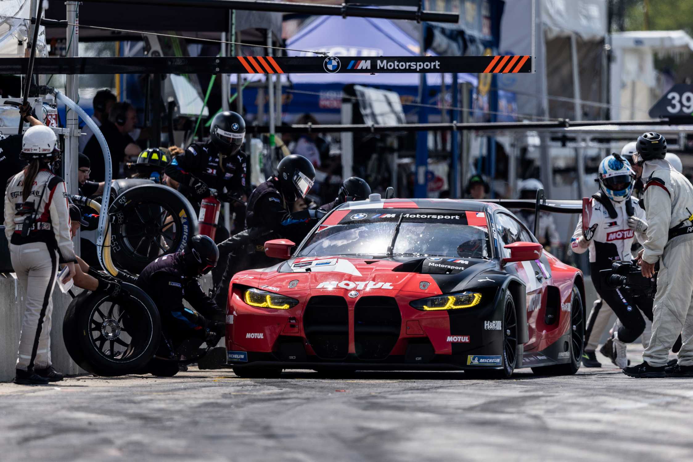 Bmw M Team Rll Finishes Fifth In Gtd Pro At Virginia International