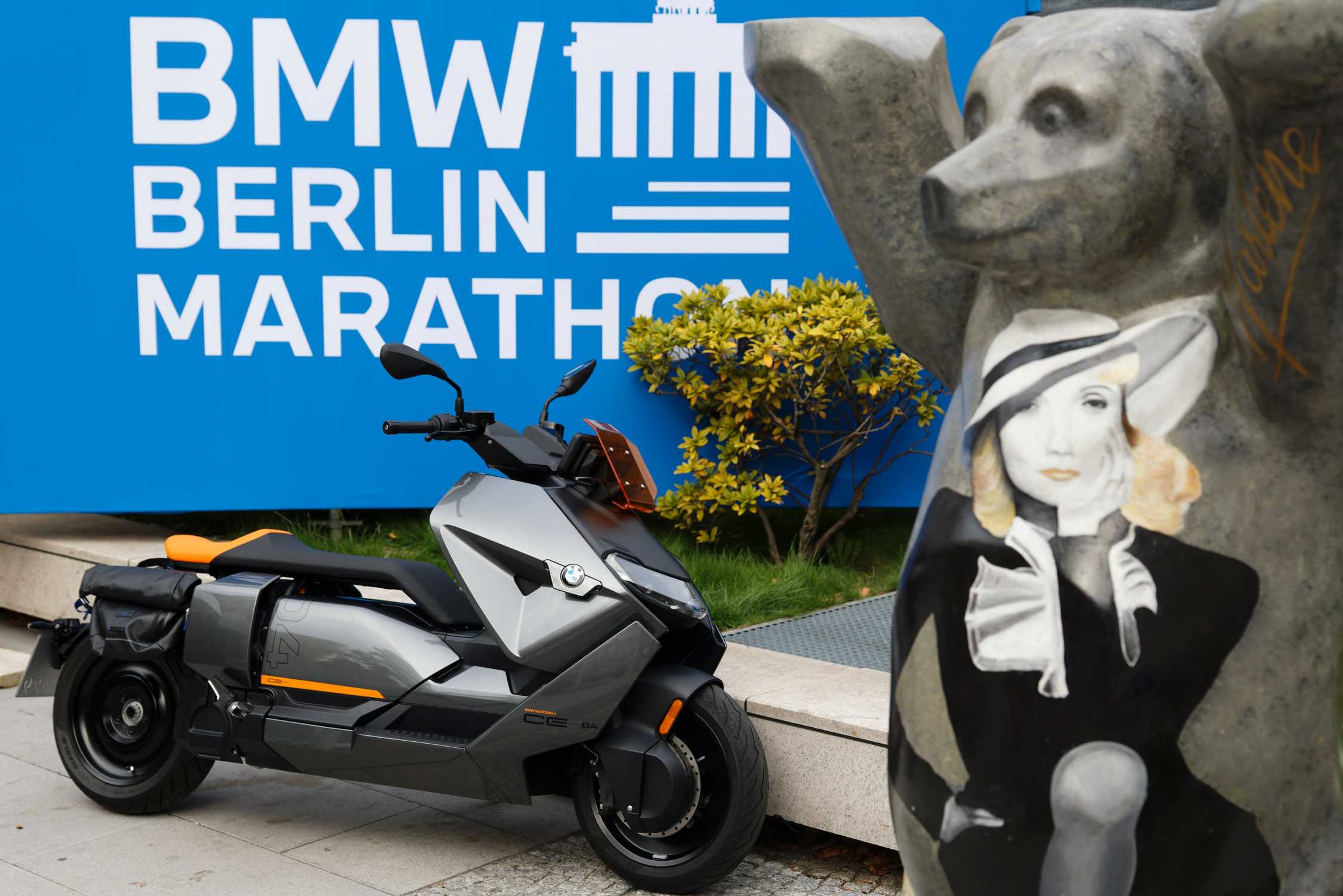 BMW BERLIN-MARATHON - Track test BMW CE 04
