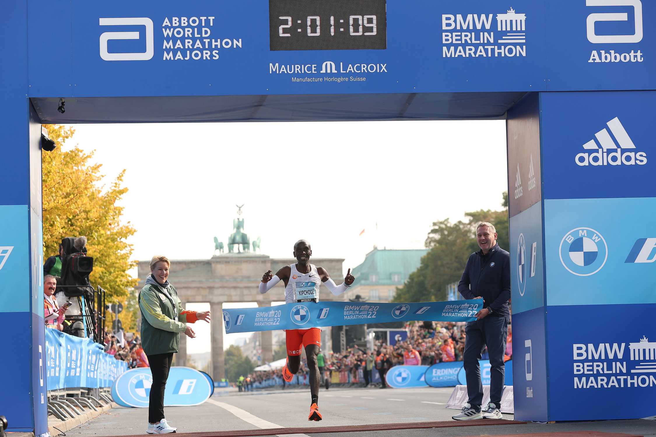 World record in the men's event, course record in the women's race and 45,000 champions at the BMW BERLIN-MARATHON 2022.