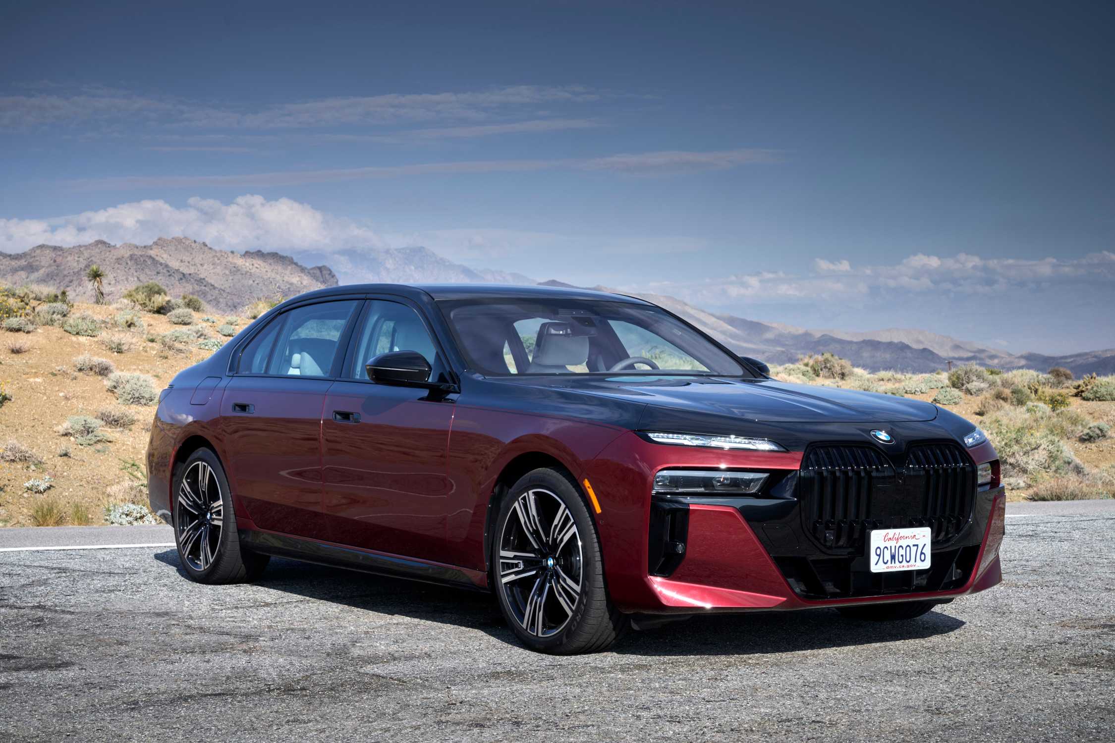 The new BMW 760i xDrive Aventurin Red Metallic Two-Tone On Location Palm Springs (10/2022).