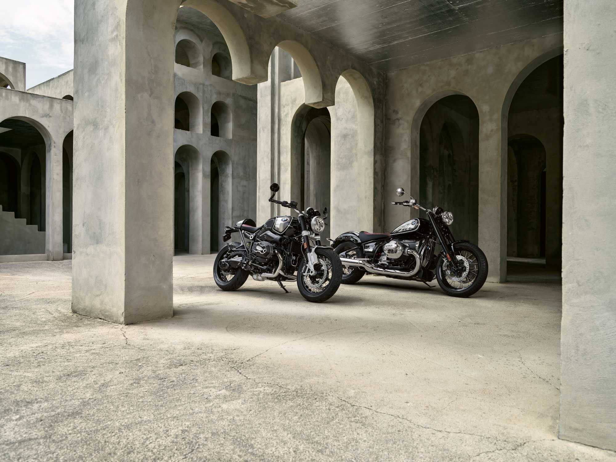 BMW R nineT 100 Years and BMW R 18 100 Years. (12/2022)