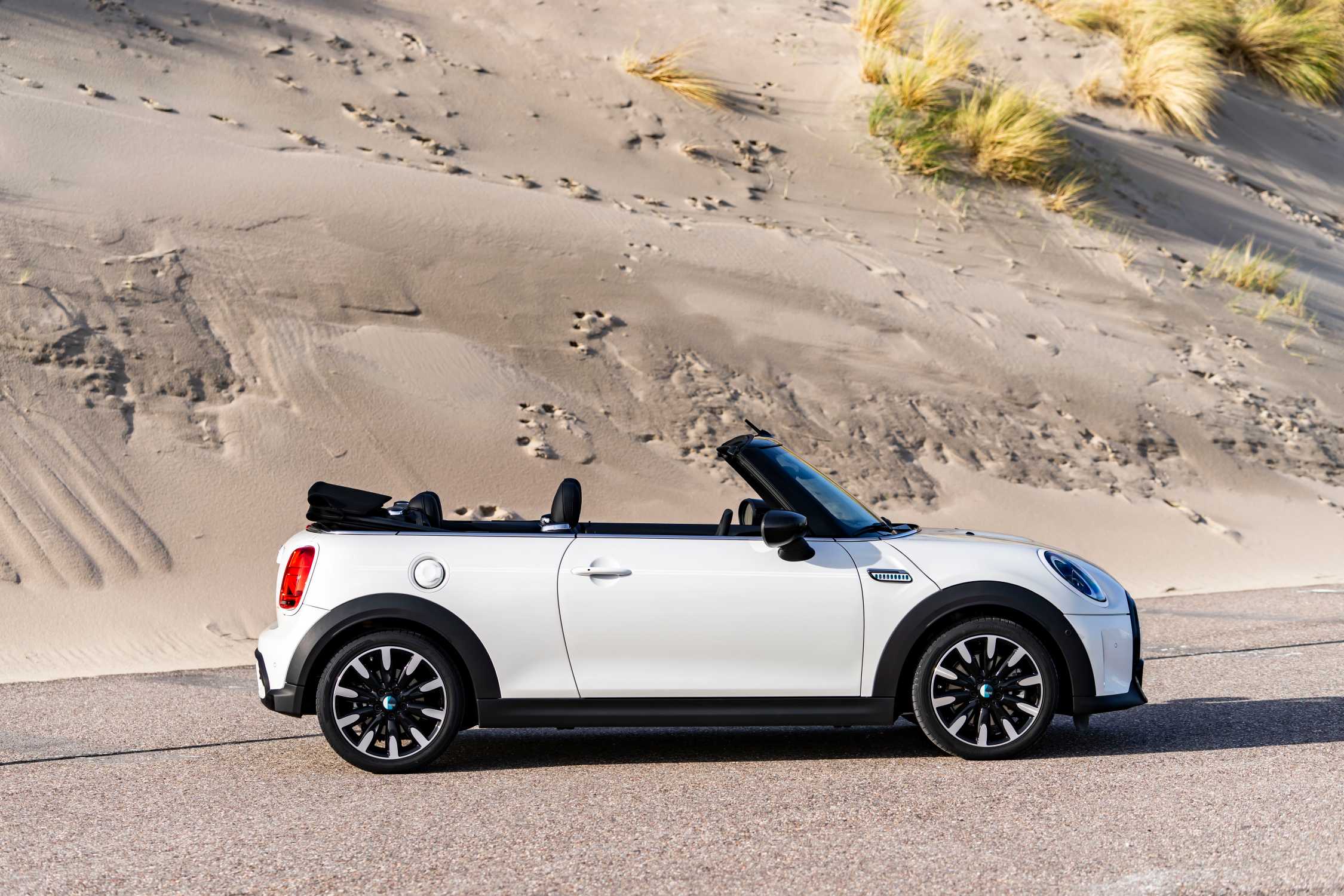 MINI Cooper S Convertible Seaside Edition (12/2022).