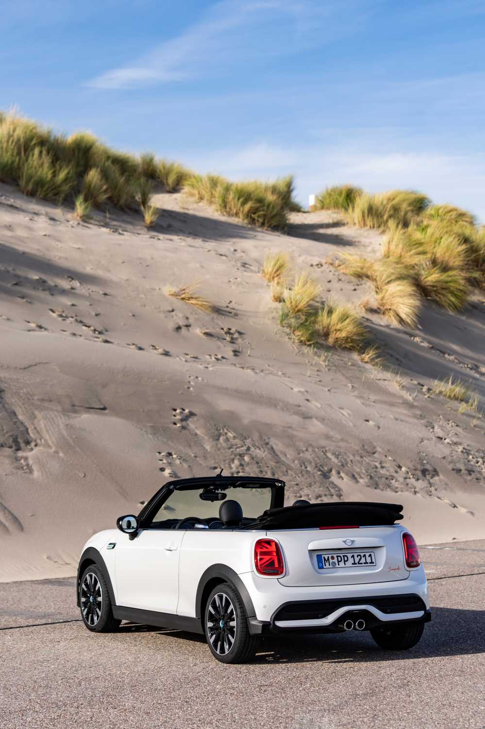 MINI Cooper S Convertible Seaside Edition (12/2022).