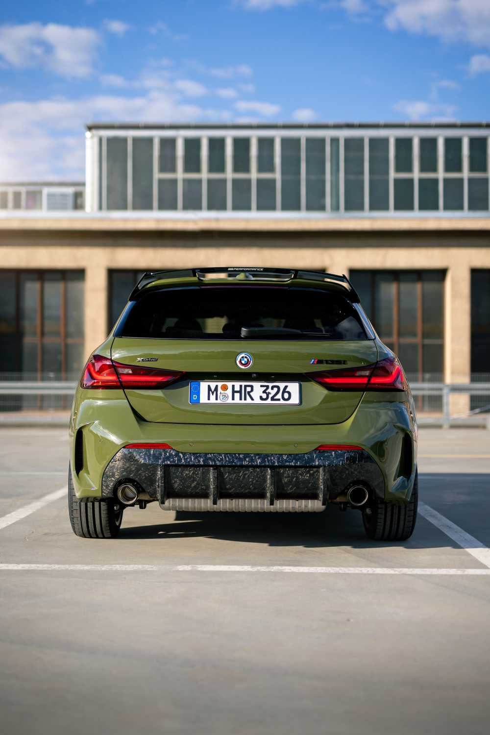 Der BMW M135i xDrive Urban Green - BMW M Performance Parts (11/2022).