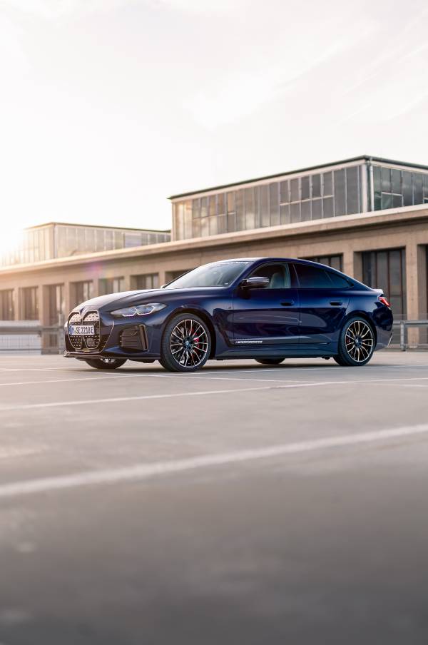 Weltpremiere auf der Essen Motor Show 2022: Der neue BMW M2 mit BMW M  Performance Parts.