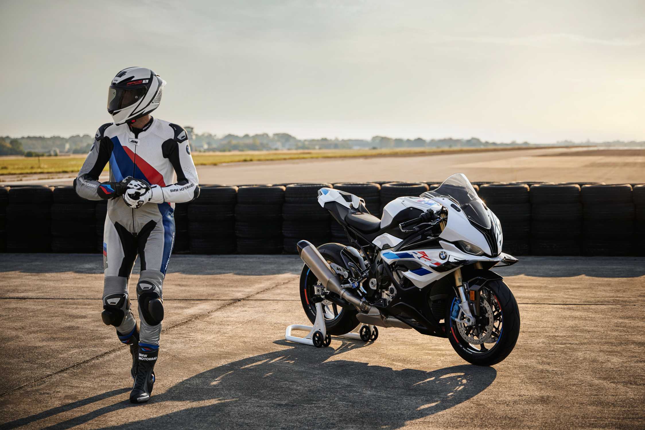 Virgen Explícitamente Tío o señor BMW Motorrad presenta la nueva Colección Ride & Style 2023.