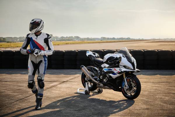 BMW Motorrad presenta la gama de accesorios M Performance Parts - Taller  Actual