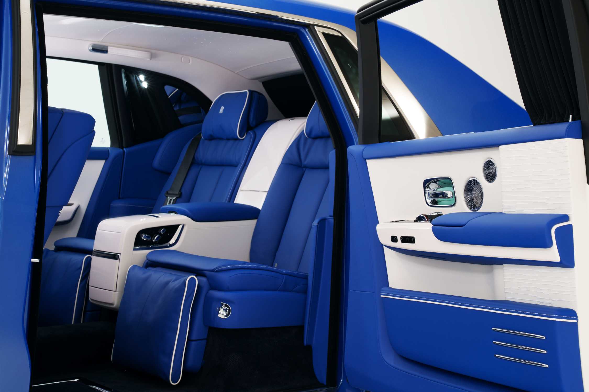 Rolls Royce Phantom 2020 РїРѕС‚РѕР»РѕРє