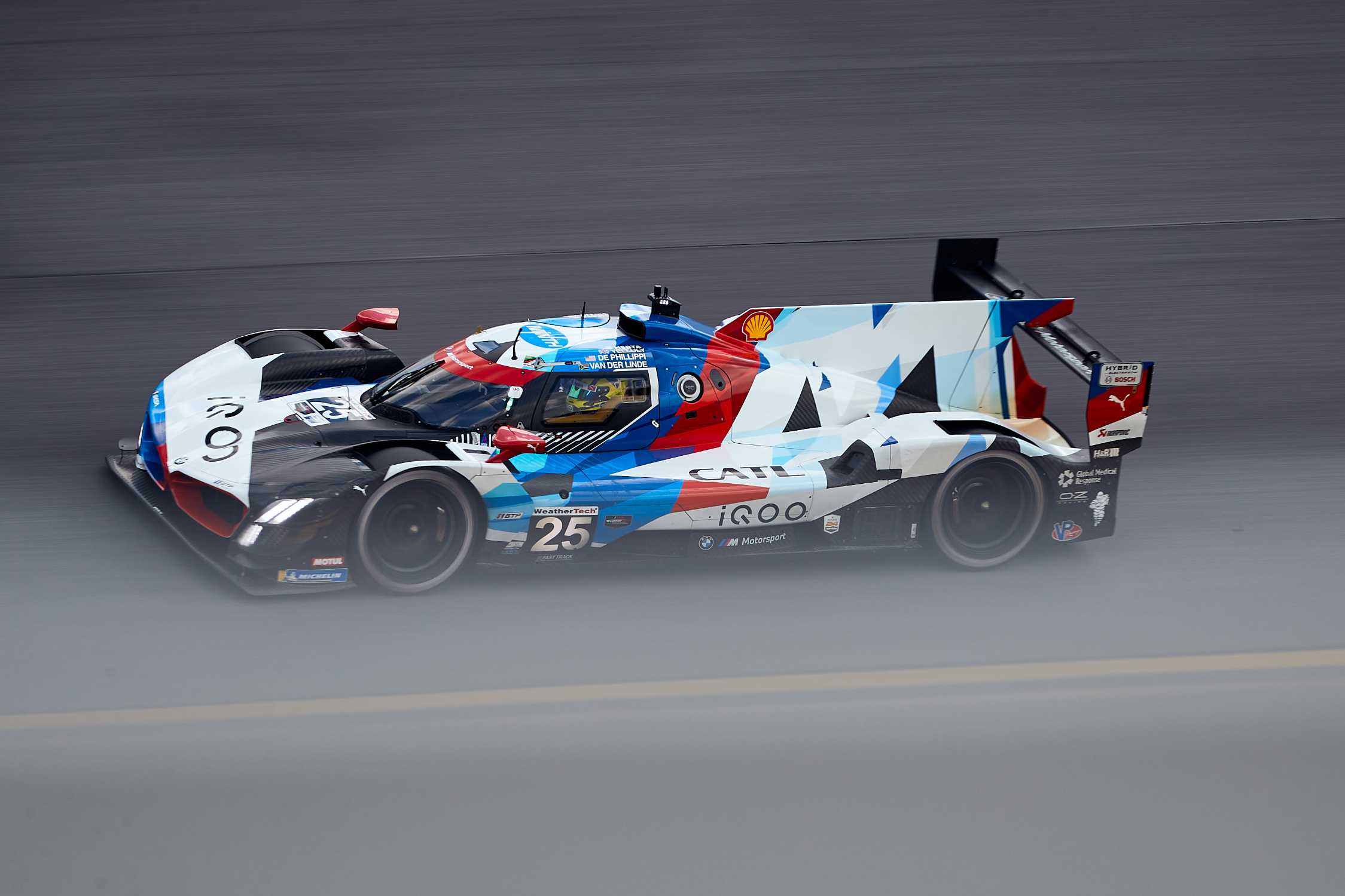 Roar before the 24 Hours of Daytona: BMW M Hybrid V8 prototypes start
