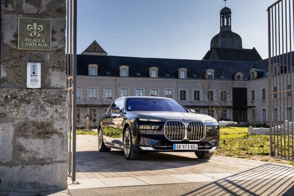 Photos et vidéos de la présentation nationale BMW i7. On location.