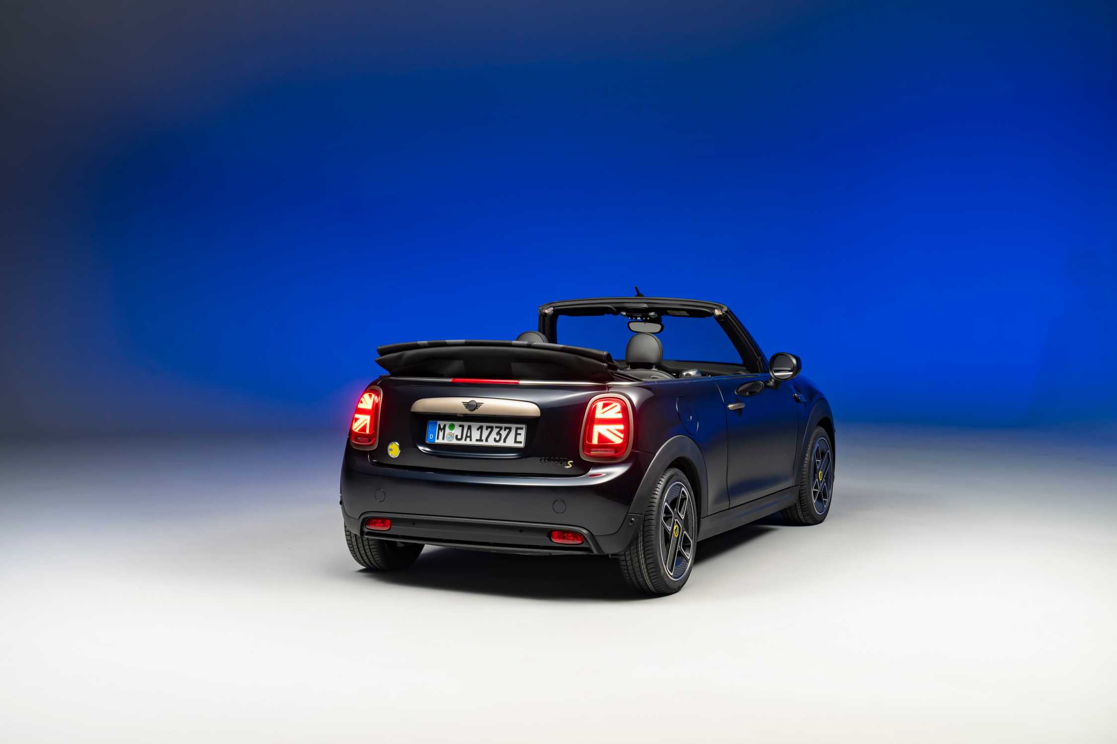 MINI Cooper SE Cabrio (02/2023).