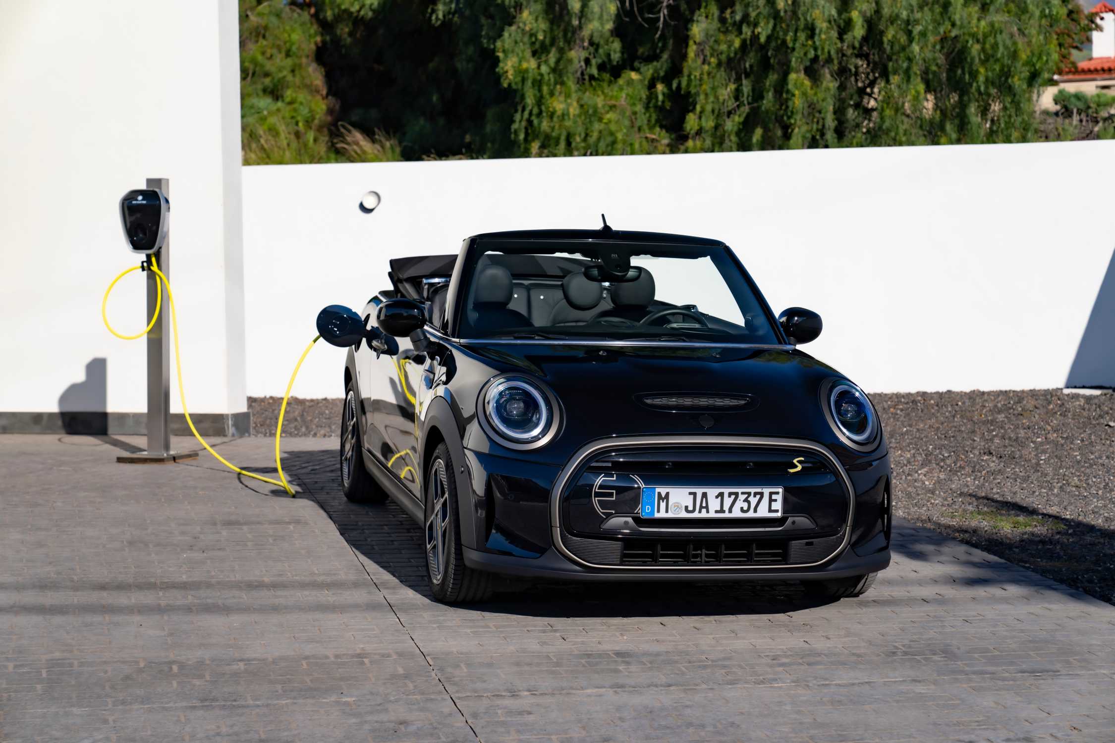 MINI Cooper SE Convertible (02/2023).