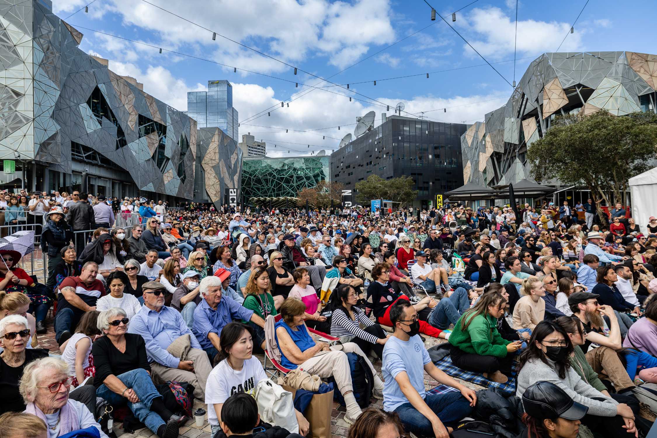 Thousands flock to first “BMW Opera for All” concert in Australia. Support of local arts and culture scene in partnership with Opera Australia.