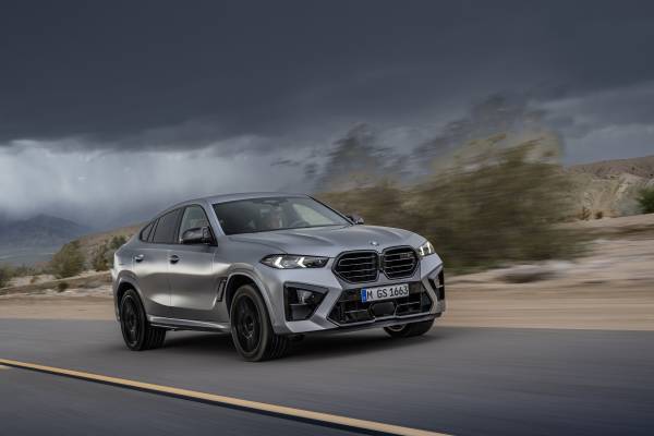 https://mediapool.bmwgroup.com/cache/P9/202302/P90495555/P90495555-the-new-bmw-x6-m-competition-active-driving-02-2023-600px.jpg