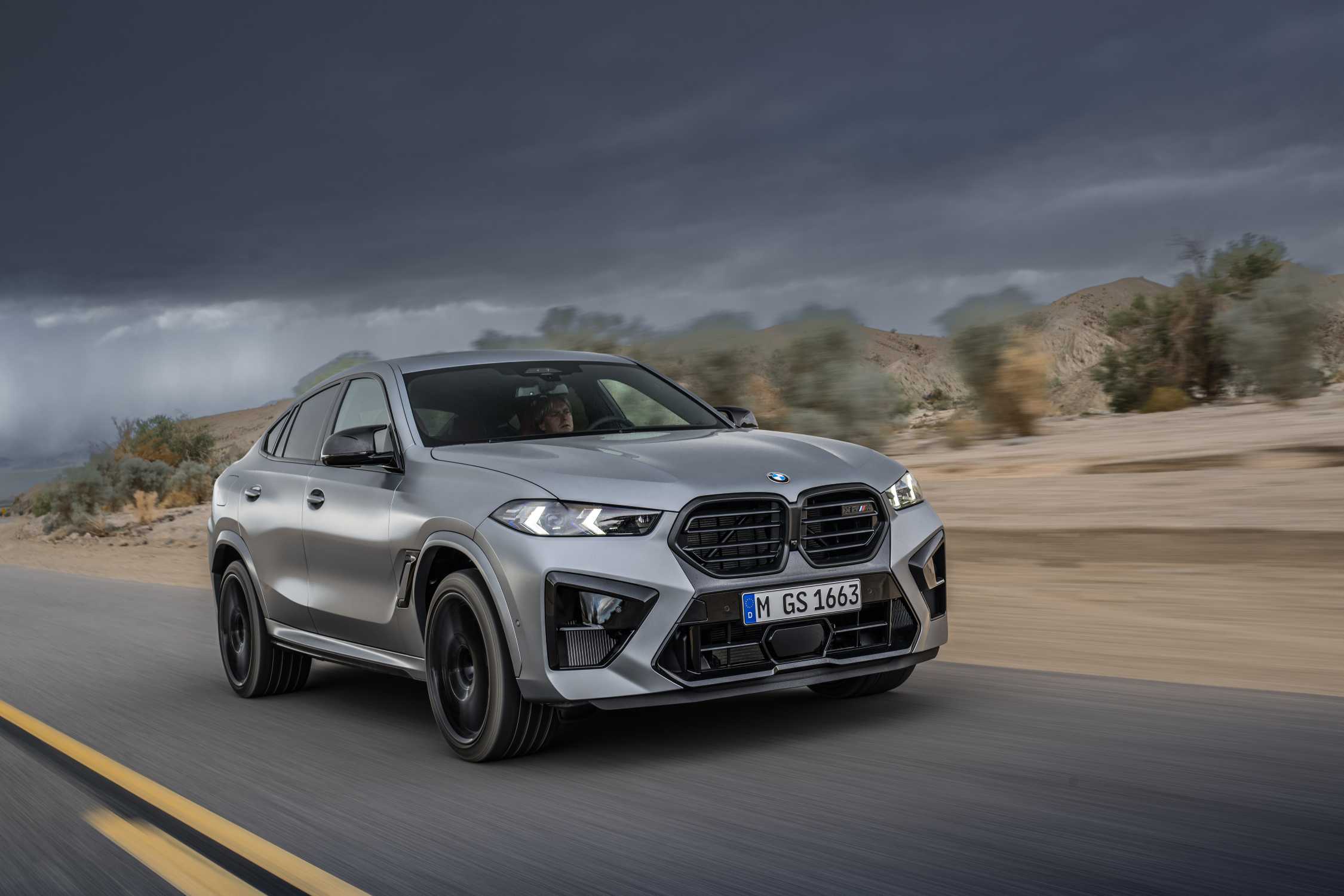 The new BMW X6 M Competition - active driving (02/2023)